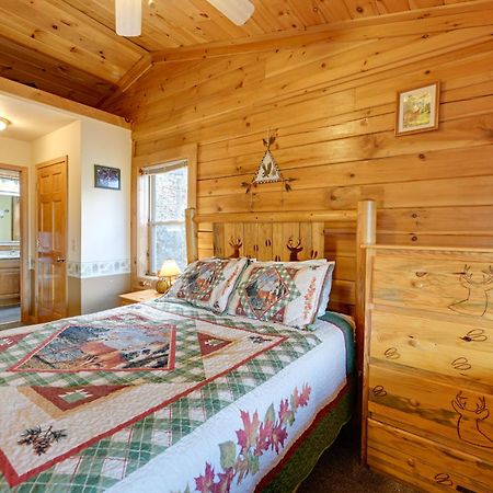 Cozy Deer Glen Cabin With Private Hot Tub And Porch! 布赖森城 外观 照片
