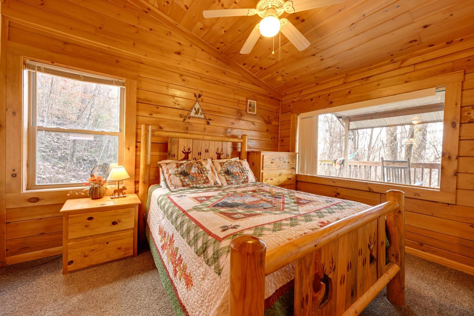 Cozy Deer Glen Cabin With Private Hot Tub And Porch! 布赖森城 外观 照片