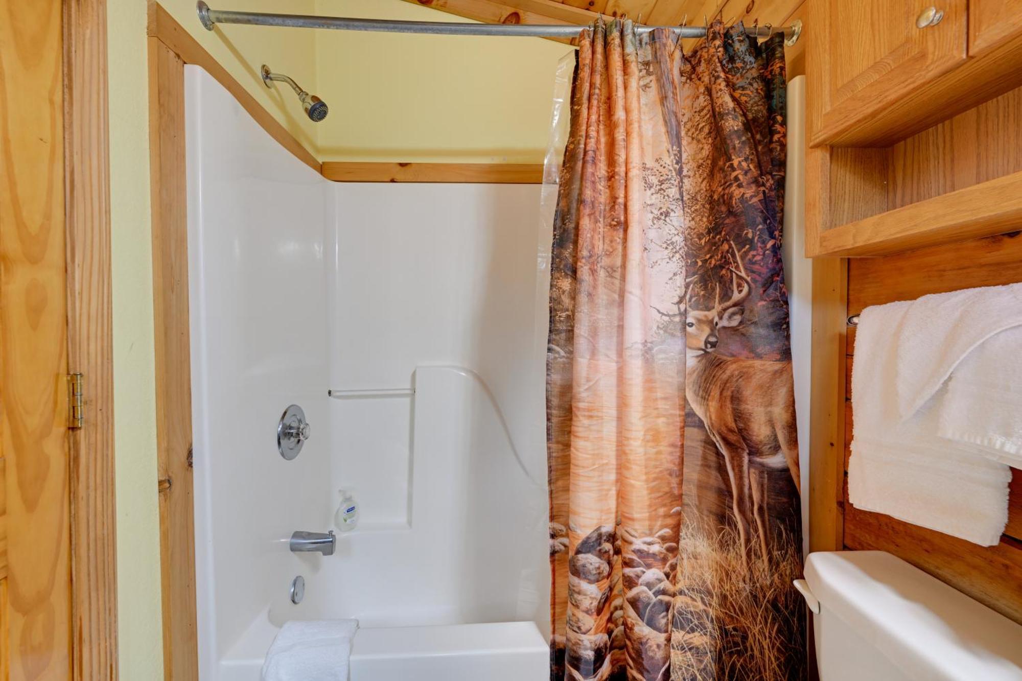 Cozy Deer Glen Cabin With Private Hot Tub And Porch! 布赖森城 外观 照片