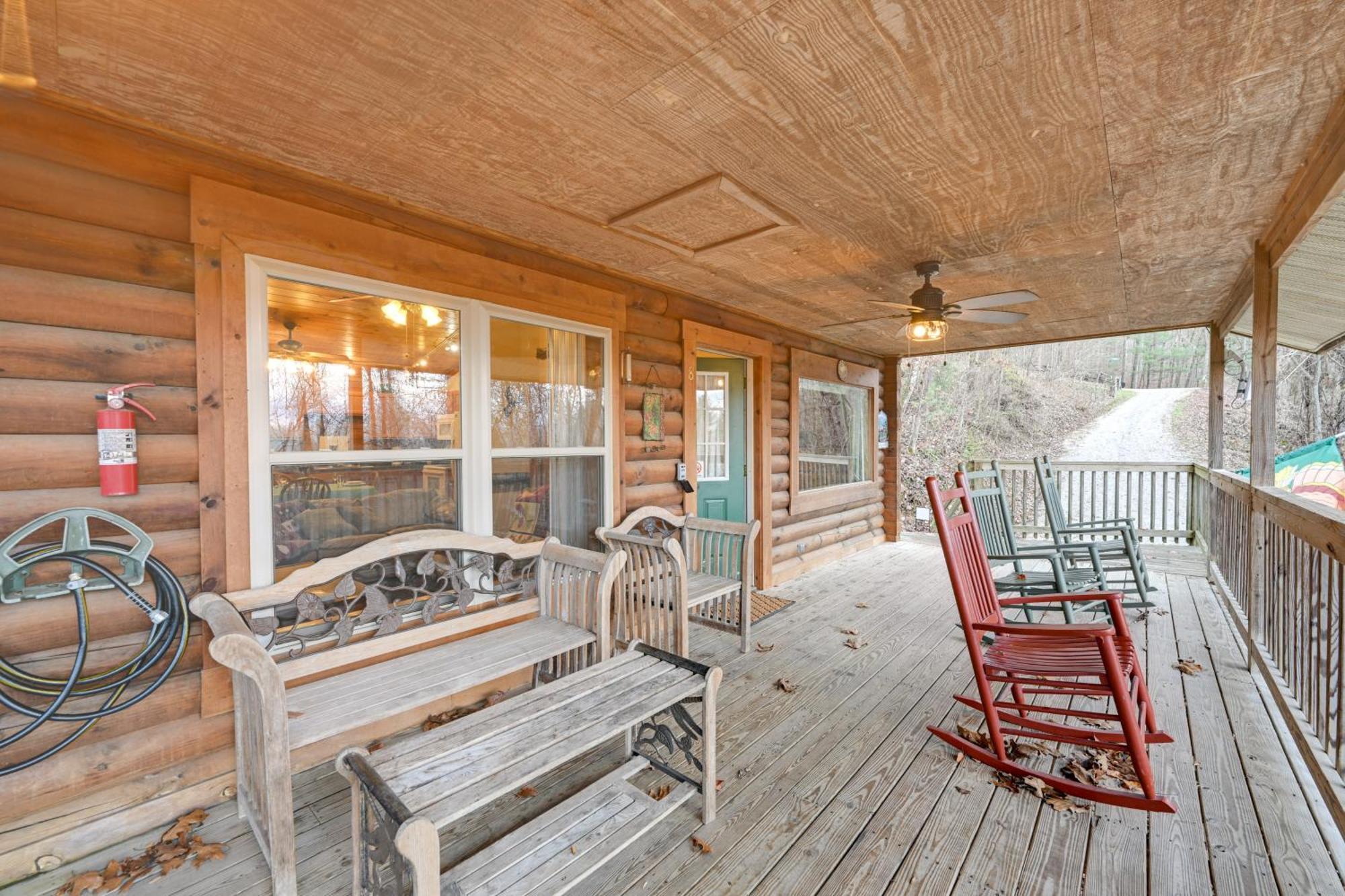 Cozy Deer Glen Cabin With Private Hot Tub And Porch! 布赖森城 外观 照片