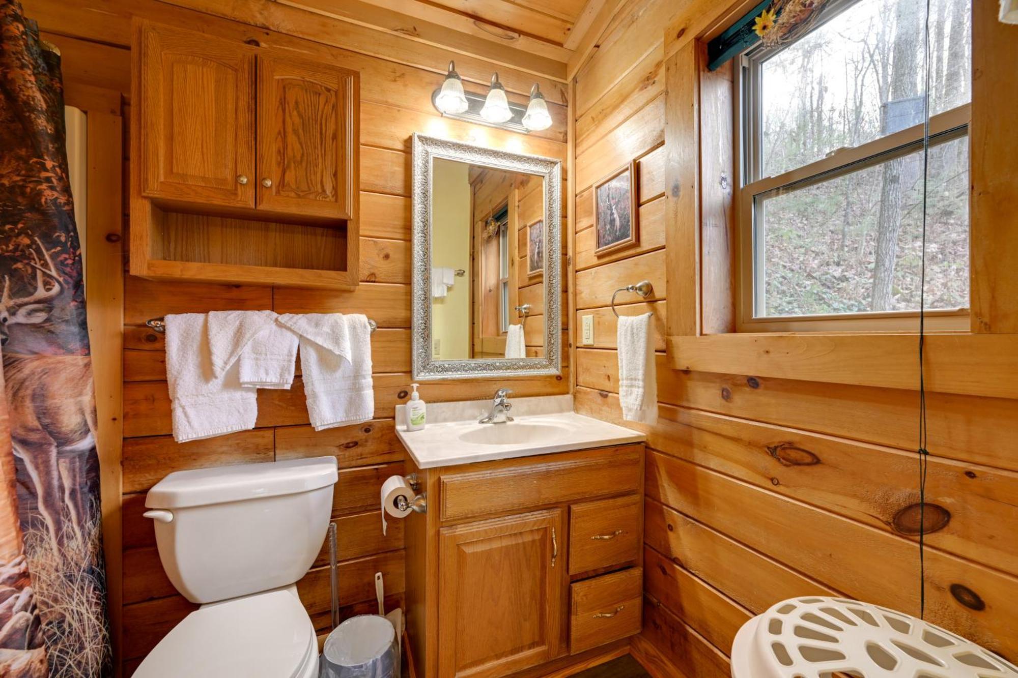 Cozy Deer Glen Cabin With Private Hot Tub And Porch! 布赖森城 外观 照片