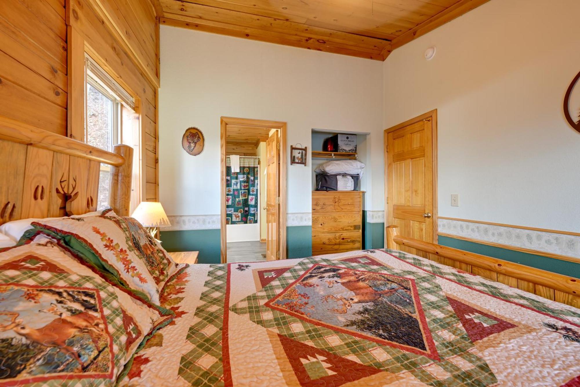 Cozy Deer Glen Cabin With Private Hot Tub And Porch! 布赖森城 外观 照片