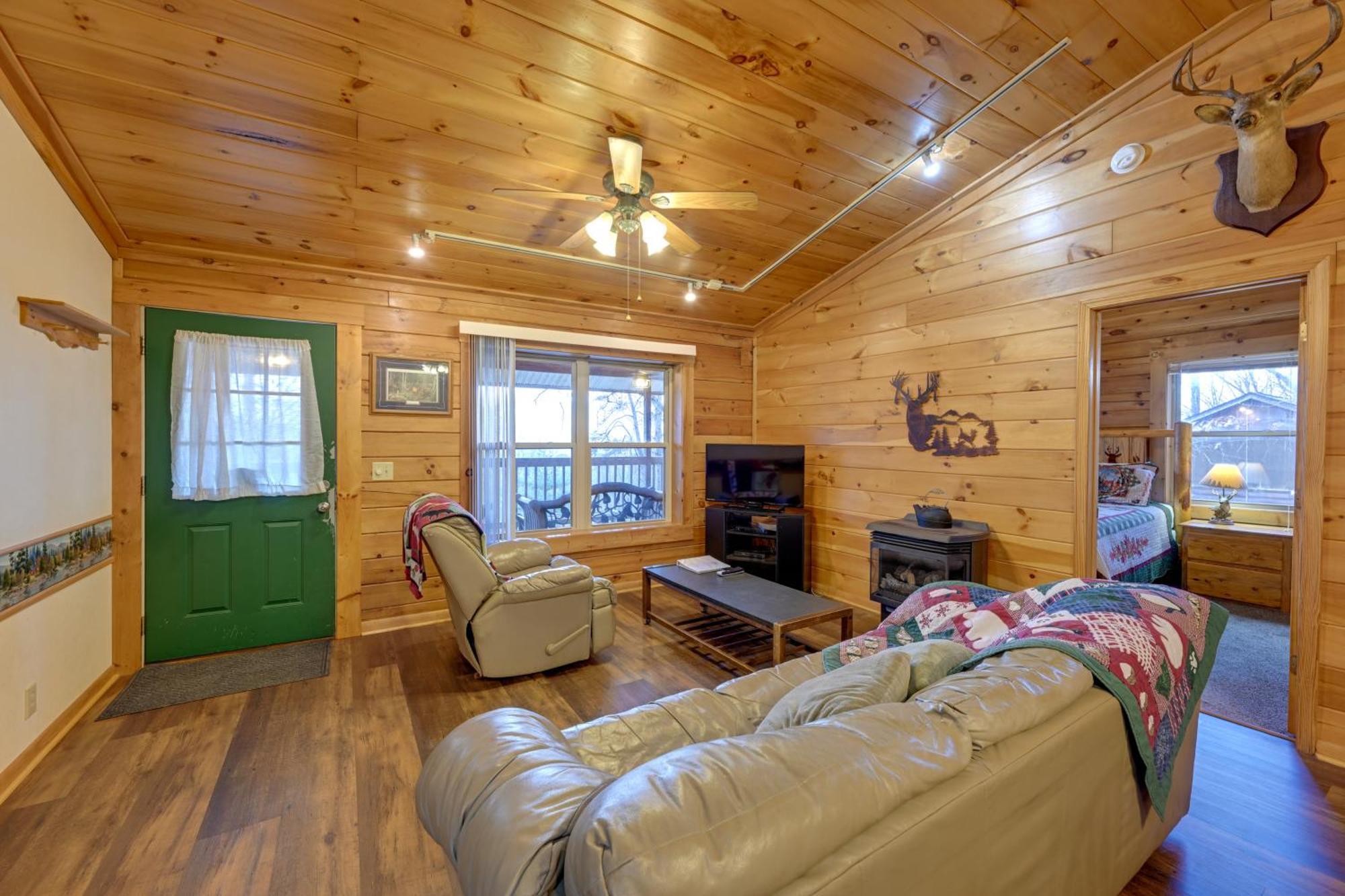 Cozy Deer Glen Cabin With Private Hot Tub And Porch! 布赖森城 外观 照片