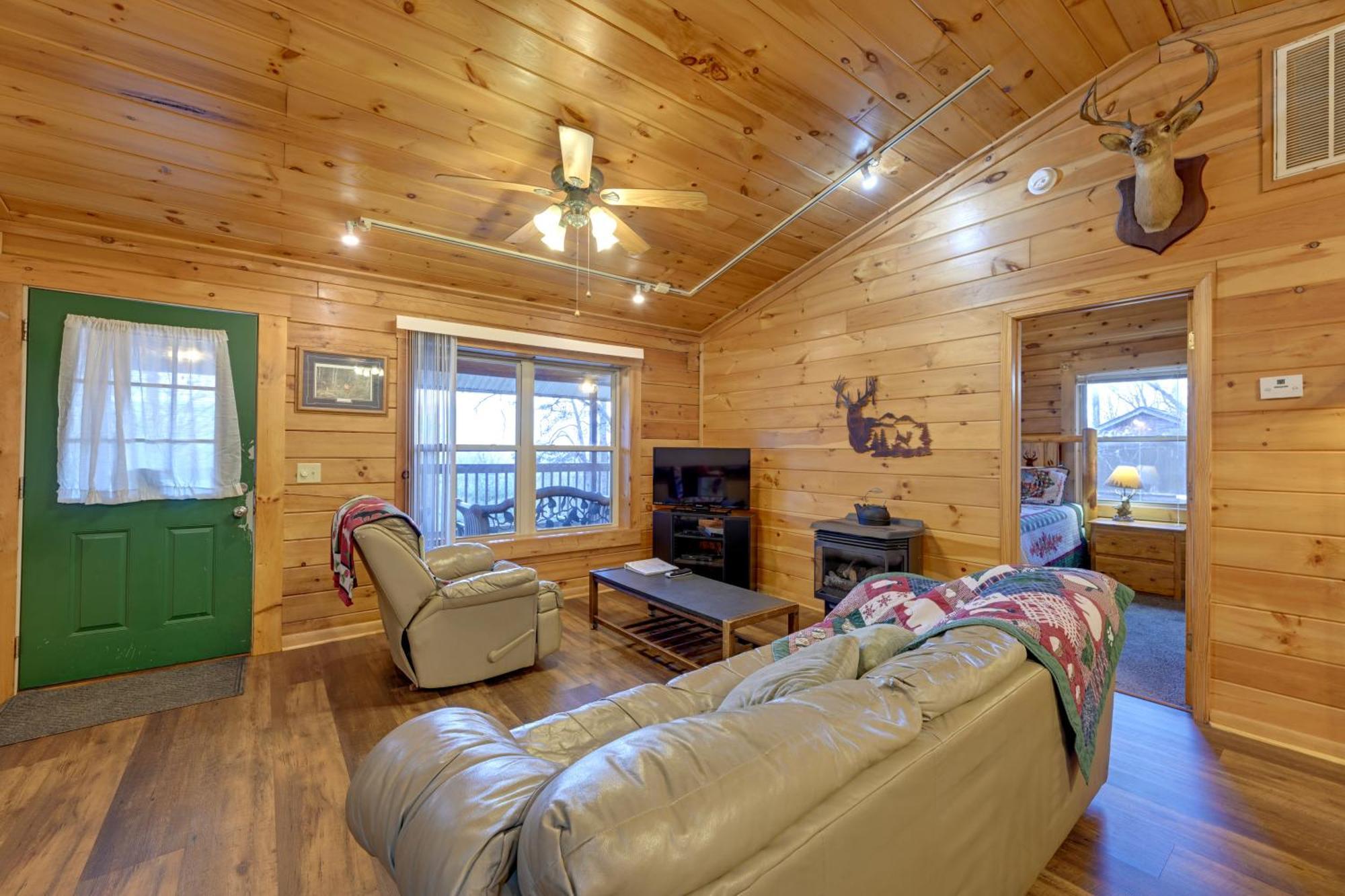 Cozy Deer Glen Cabin With Private Hot Tub And Porch! 布赖森城 外观 照片